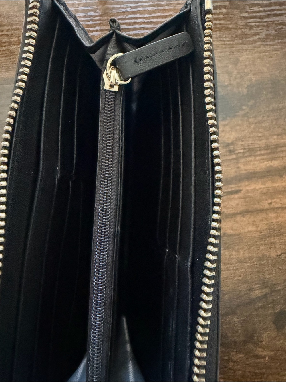 Lo & Sons Black Leather Zip Wallet - Picture 3 of 4